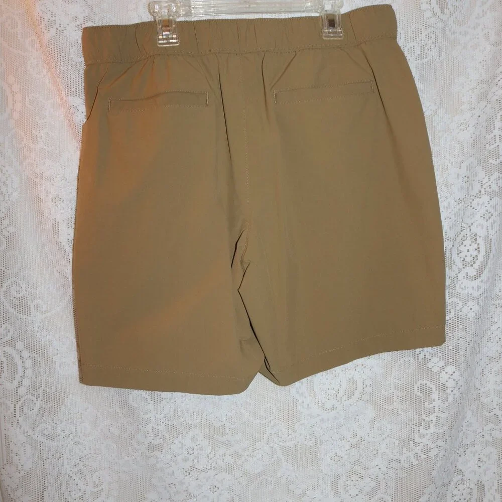 Sonoma men's nylon shorts size 34 elastic waist, easy wear built-in belt